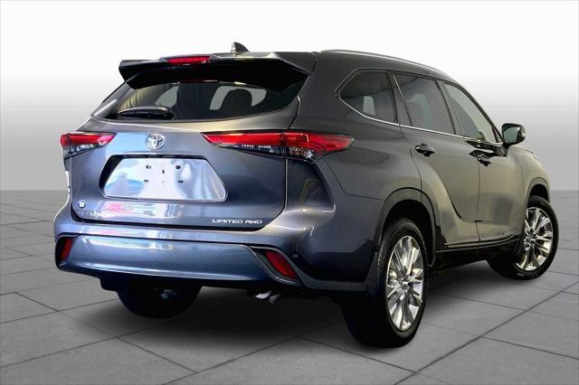 used 2022 Toyota Highlander car, priced at $40,287