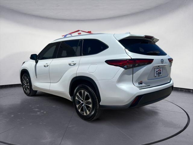used 2022 Toyota Highlander car, priced at $32,400