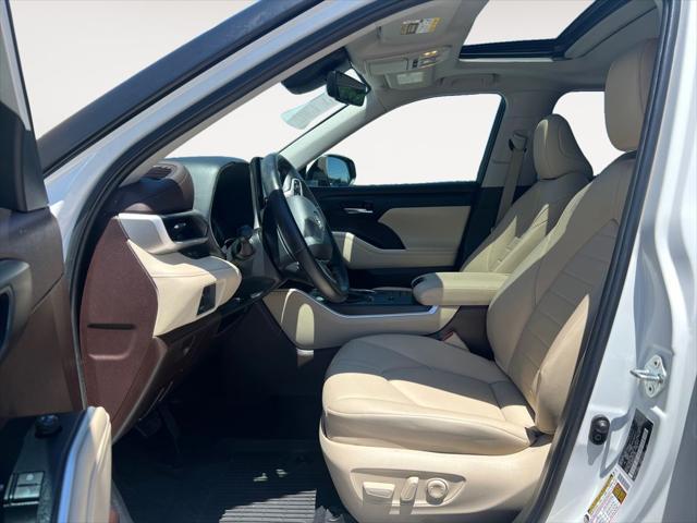 used 2022 Toyota Highlander car, priced at $32,400