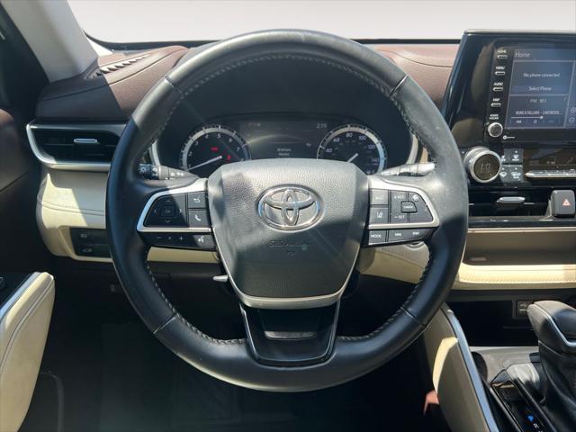 used 2022 Toyota Highlander car, priced at $32,400