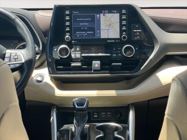 used 2022 Toyota Highlander car, priced at $32,400