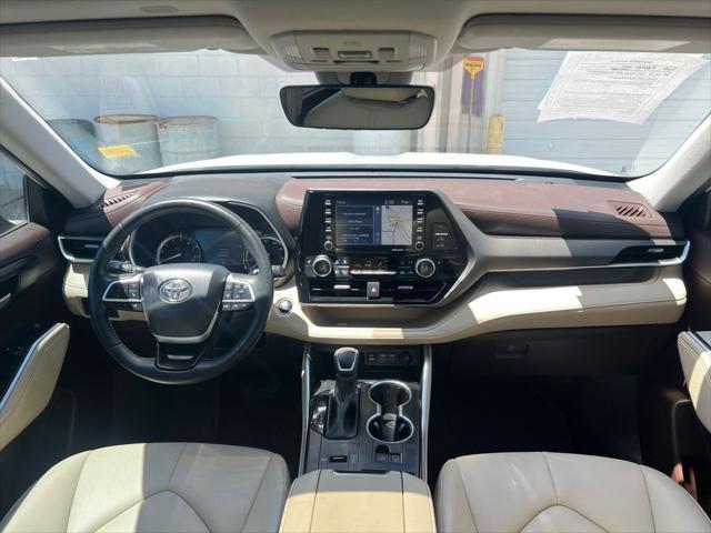used 2022 Toyota Highlander car, priced at $32,400