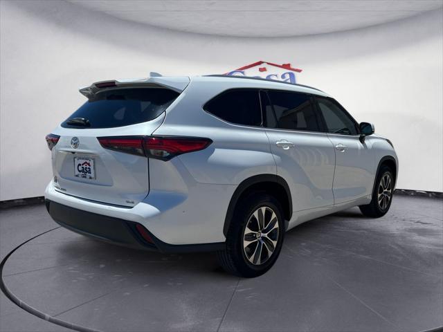 used 2022 Toyota Highlander car, priced at $32,400