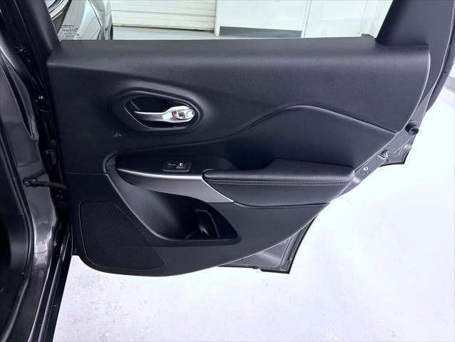 used 2019 Jeep Cherokee car
