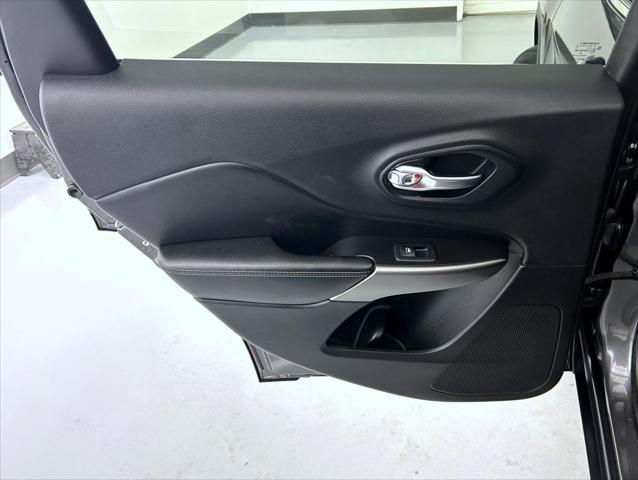 used 2019 Jeep Cherokee car