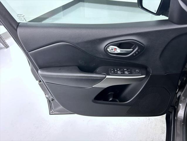 used 2019 Jeep Cherokee car