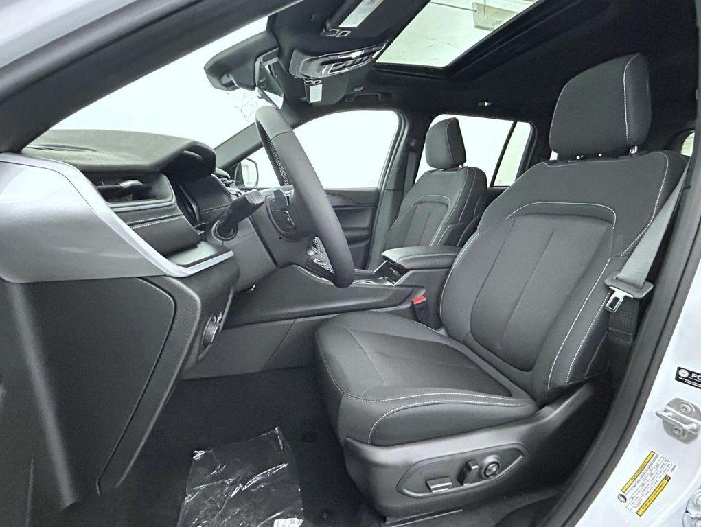 new 2025 Jeep Grand Cherokee car, priced at $39,794