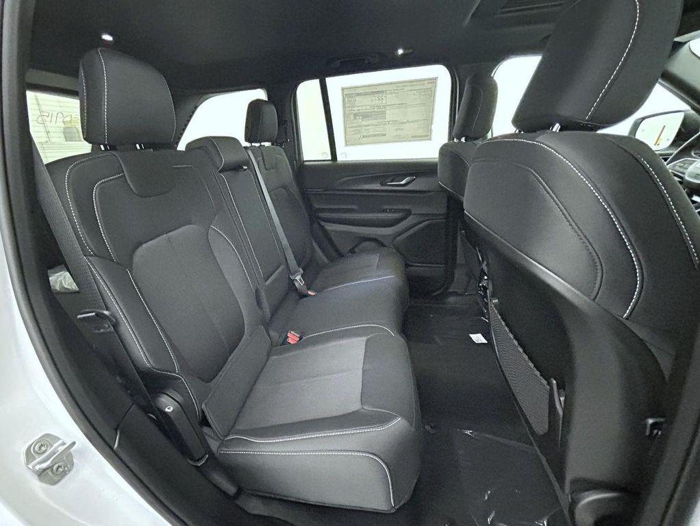 new 2025 Jeep Grand Cherokee car, priced at $39,794