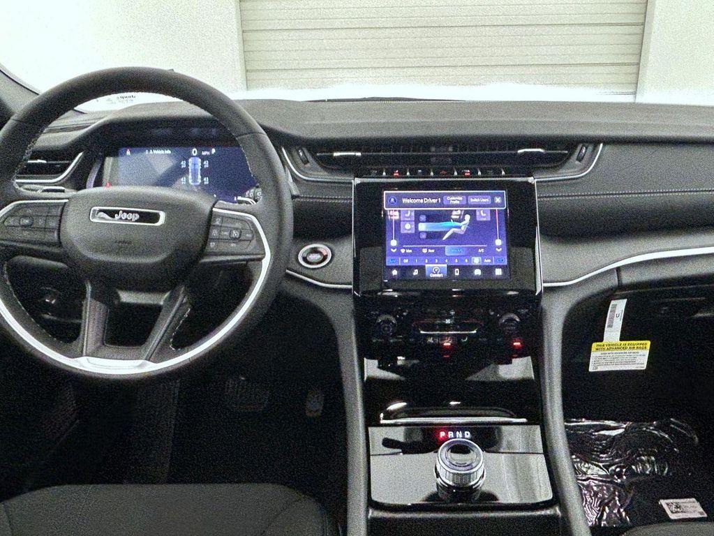 new 2025 Jeep Grand Cherokee car, priced at $39,794