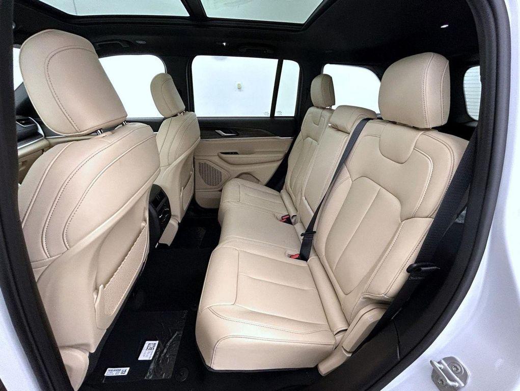 new 2025 Jeep Grand Cherokee car, priced at $43,219