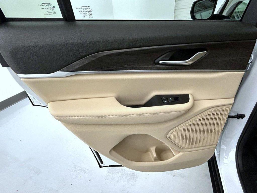 new 2025 Jeep Grand Cherokee car, priced at $43,219