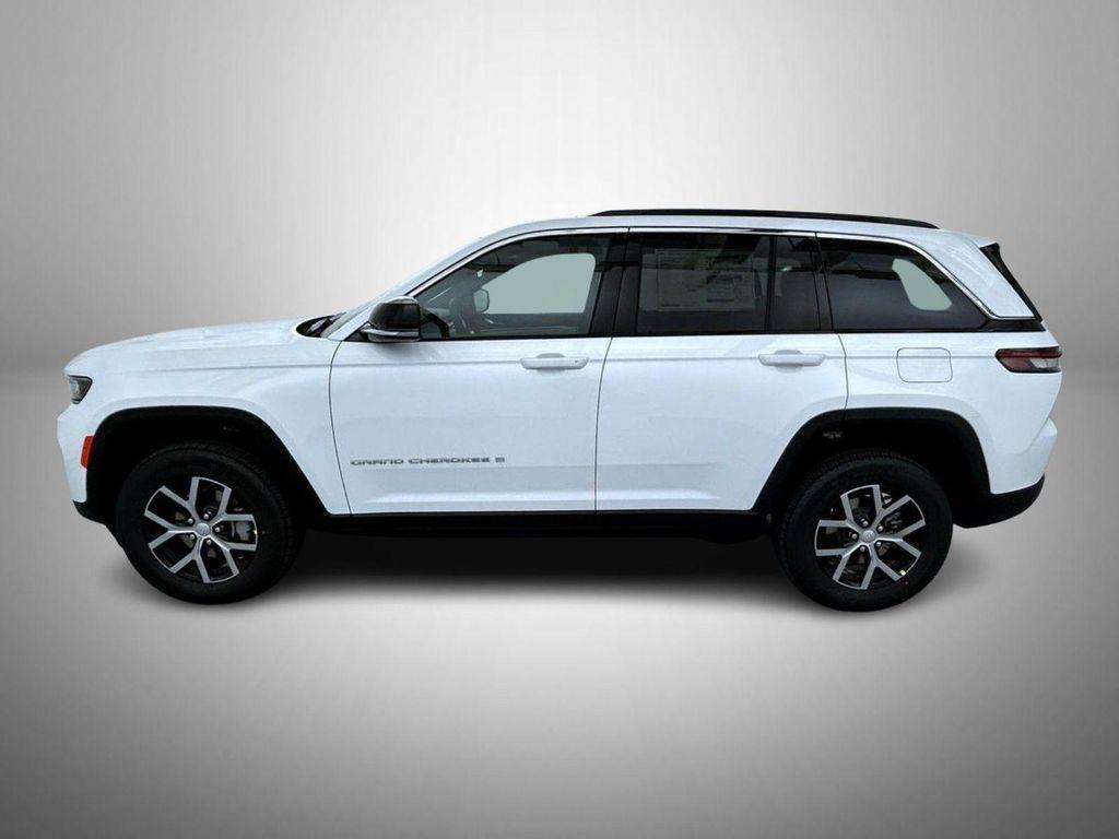 new 2025 Jeep Grand Cherokee car, priced at $43,219