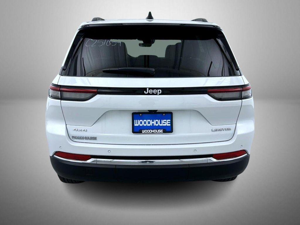 new 2025 Jeep Grand Cherokee car, priced at $43,219