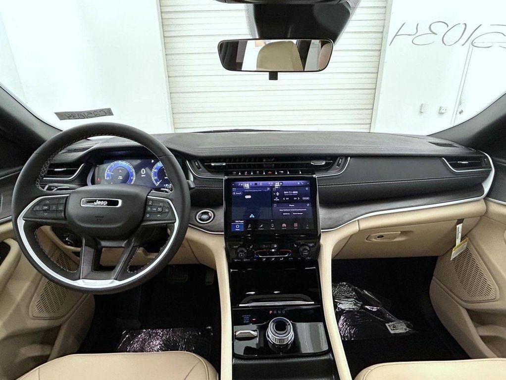 new 2025 Jeep Grand Cherokee car, priced at $43,219