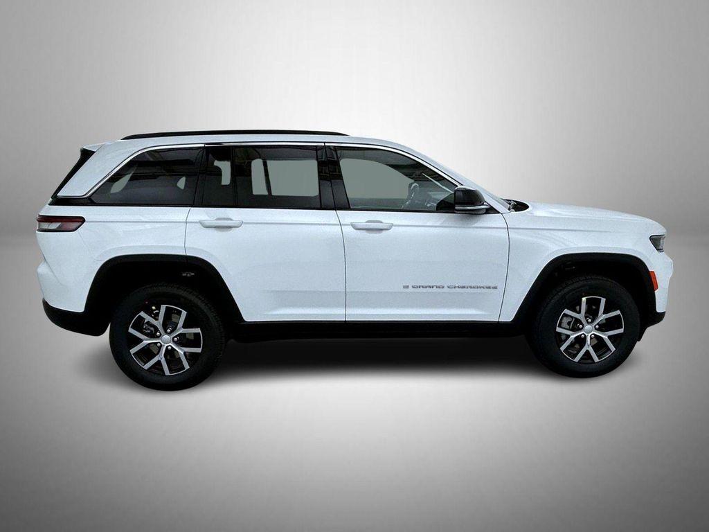 new 2025 Jeep Grand Cherokee car, priced at $43,219