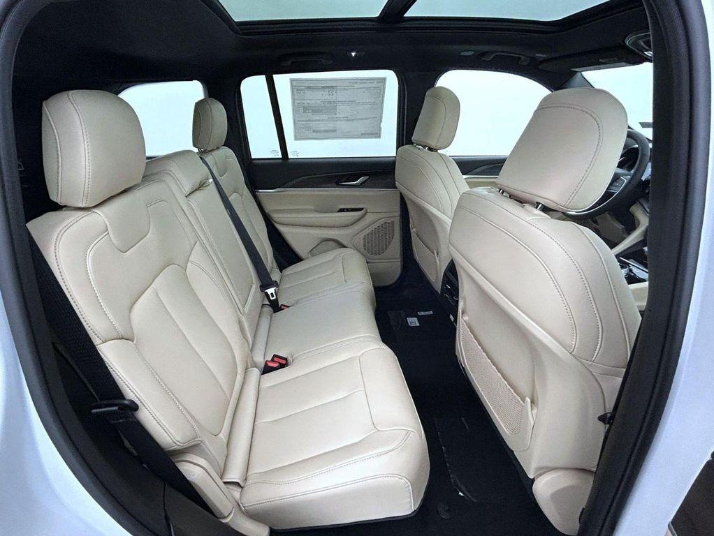 new 2025 Jeep Grand Cherokee car, priced at $43,219