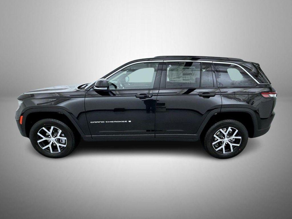 new 2025 Jeep Grand Cherokee car, priced at $42,915