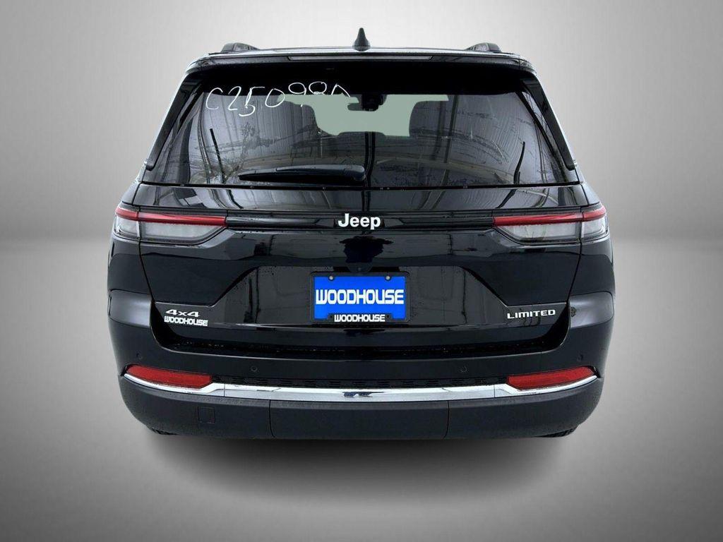 new 2025 Jeep Grand Cherokee car, priced at $42,915