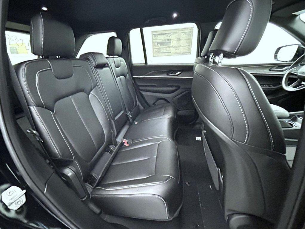 new 2025 Jeep Grand Cherokee car, priced at $42,915