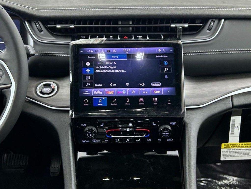 new 2025 Jeep Grand Cherokee car, priced at $42,915