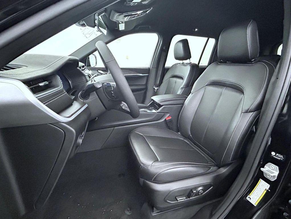 new 2025 Jeep Grand Cherokee car, priced at $42,915