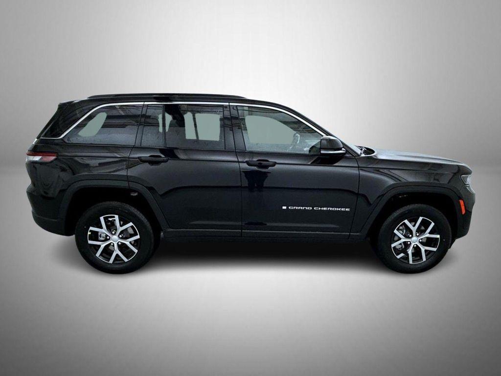 new 2025 Jeep Grand Cherokee car, priced at $42,915
