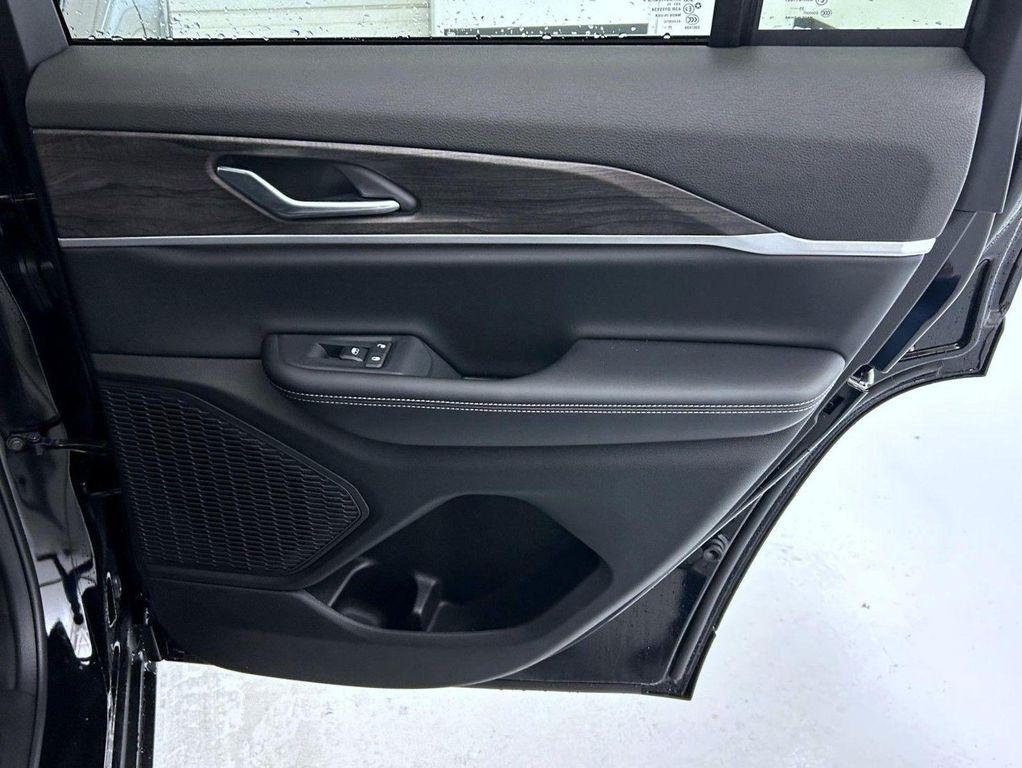 new 2025 Jeep Grand Cherokee car, priced at $42,915