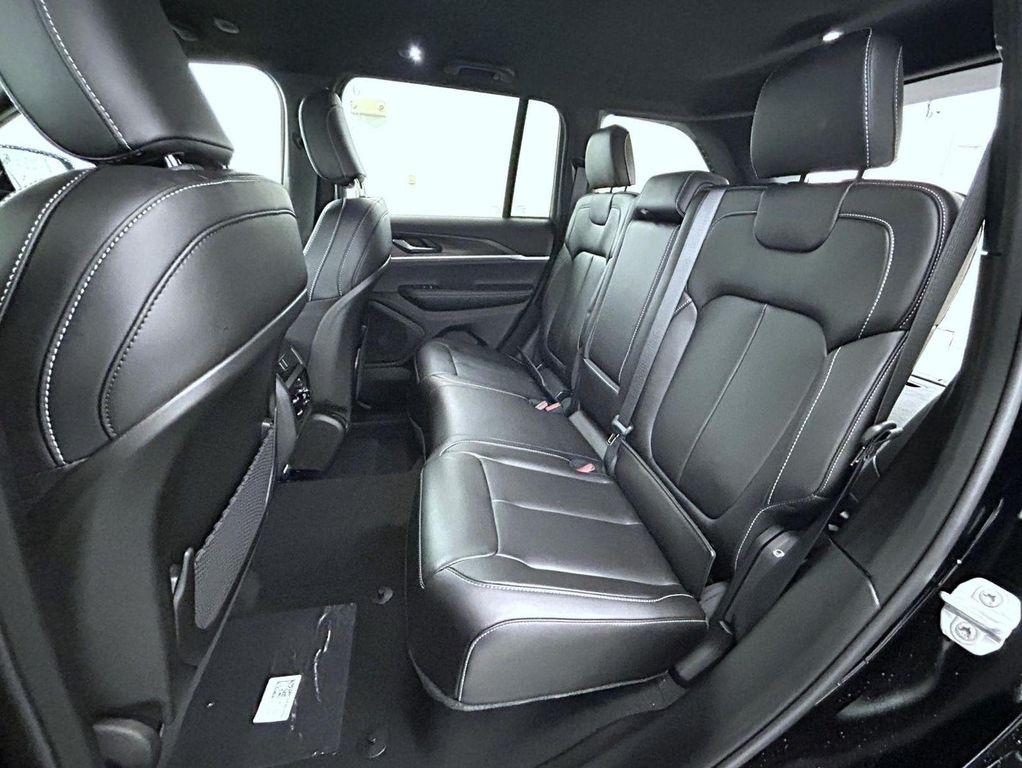 new 2025 Jeep Grand Cherokee car, priced at $42,915