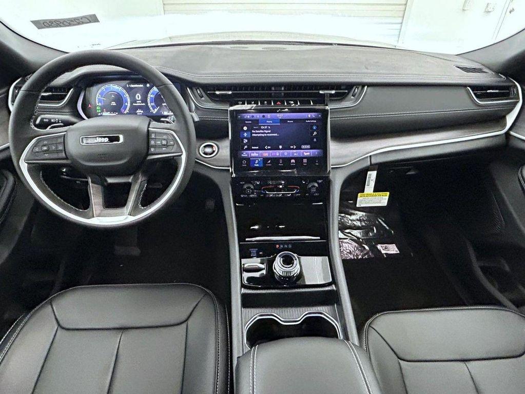 new 2025 Jeep Grand Cherokee car, priced at $42,915