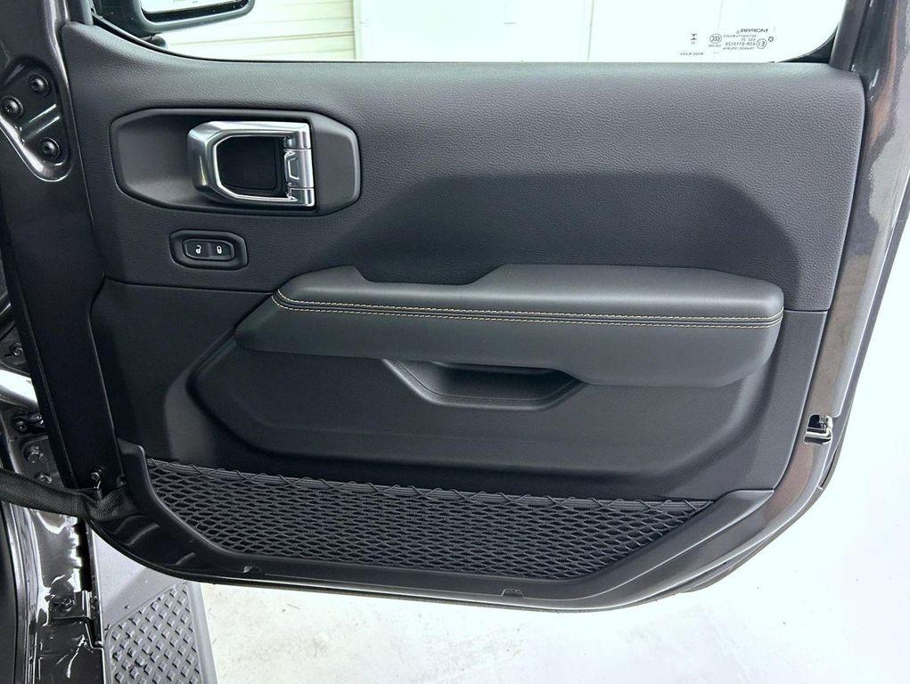new 2025 Jeep Gladiator car, priced at $43,131