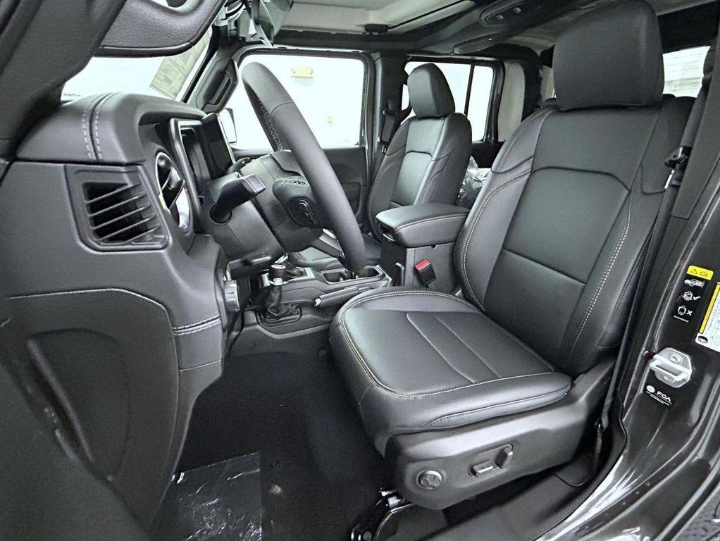 new 2025 Jeep Gladiator car, priced at $43,131