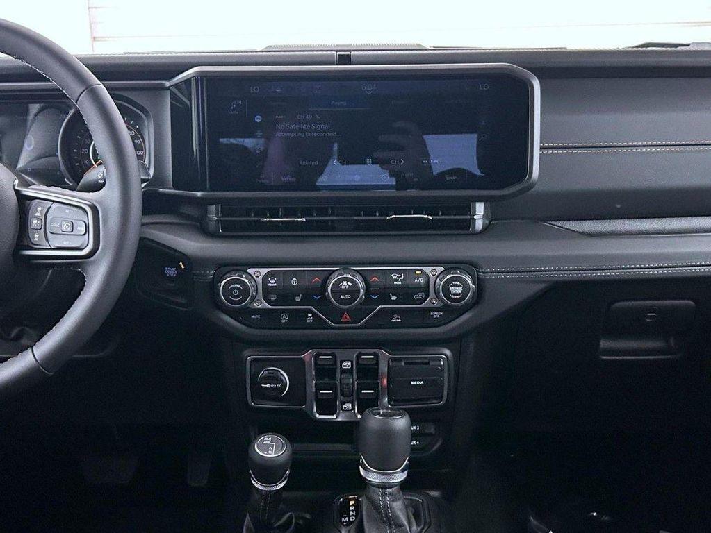 new 2025 Jeep Gladiator car, priced at $43,131