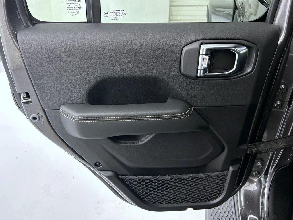 new 2025 Jeep Gladiator car, priced at $43,131