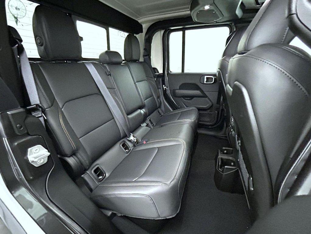 new 2025 Jeep Gladiator car, priced at $43,131