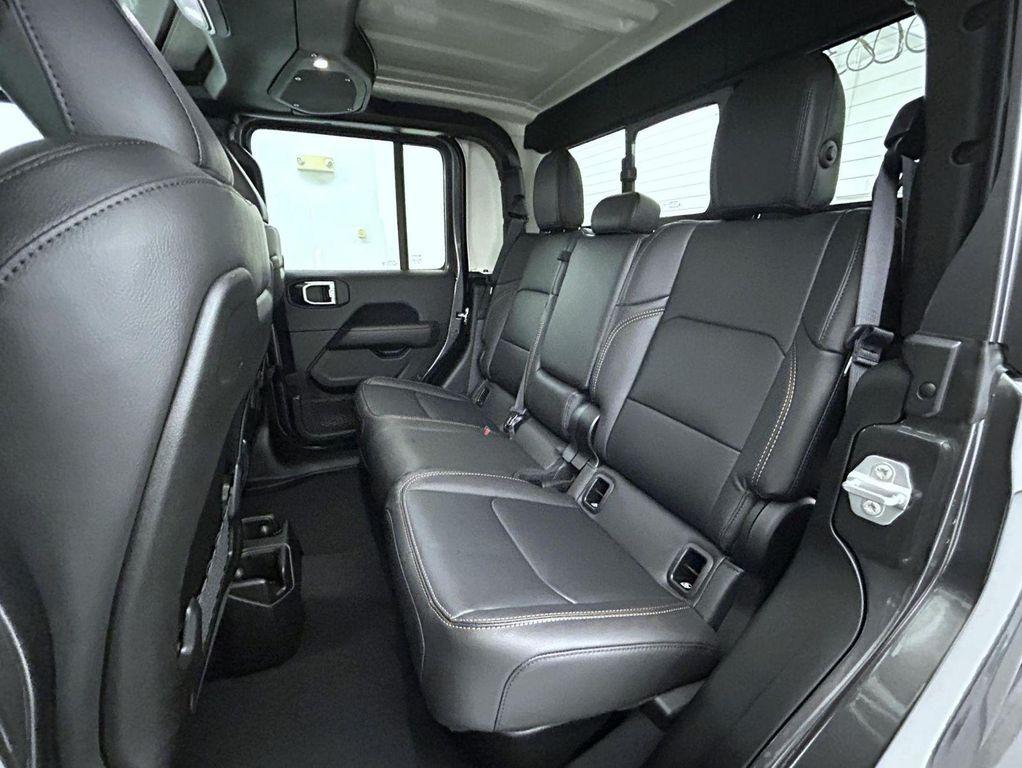 new 2025 Jeep Gladiator car, priced at $43,131