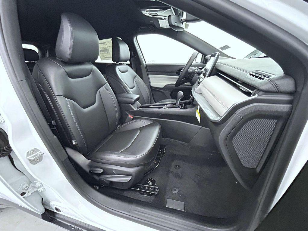 new 2025 Jeep Compass car, priced at $31,301