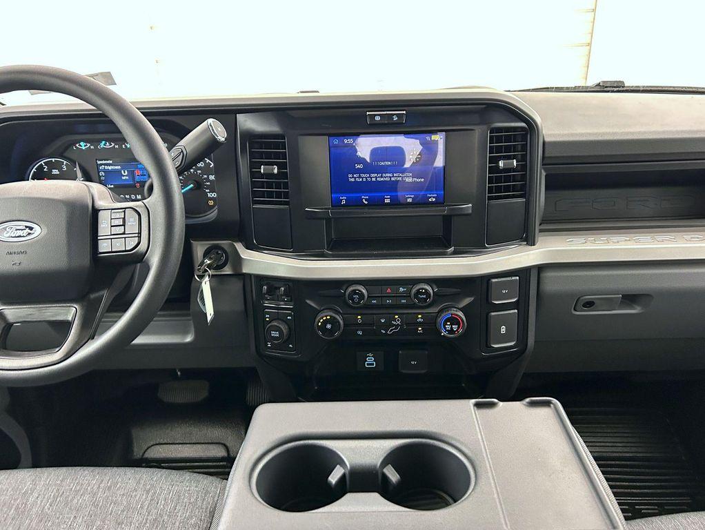 new 2025 Ford F-350 car
