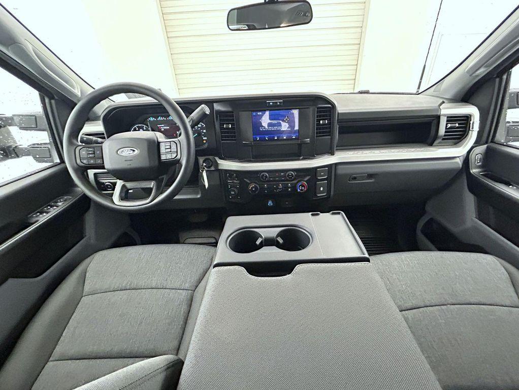 new 2025 Ford F-350 car
