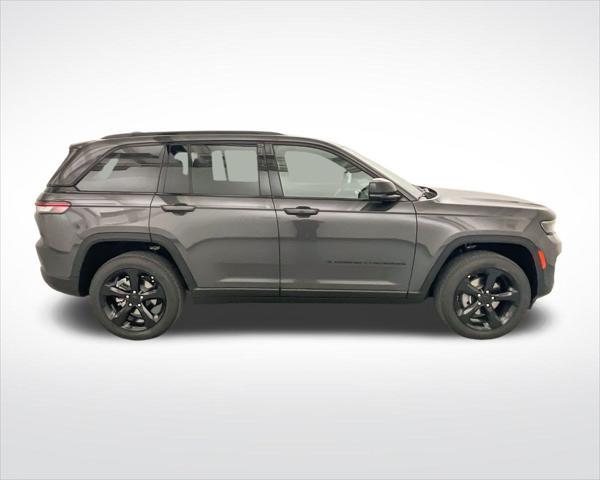 new 2025 Jeep Grand Cherokee car, priced at $43,661