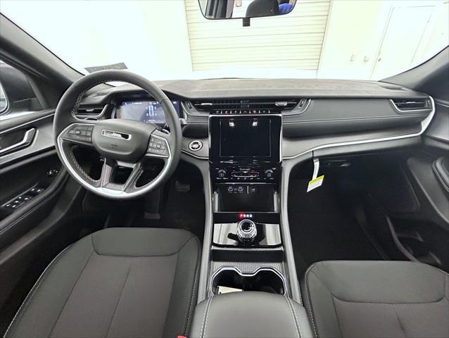 new 2025 Jeep Grand Cherokee car, priced at $37,097