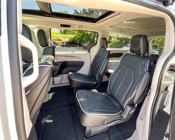 new 2024 Chrysler Pacifica car, priced at $53,015