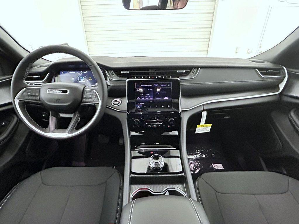 new 2025 Jeep Grand Cherokee car, priced at $40,312