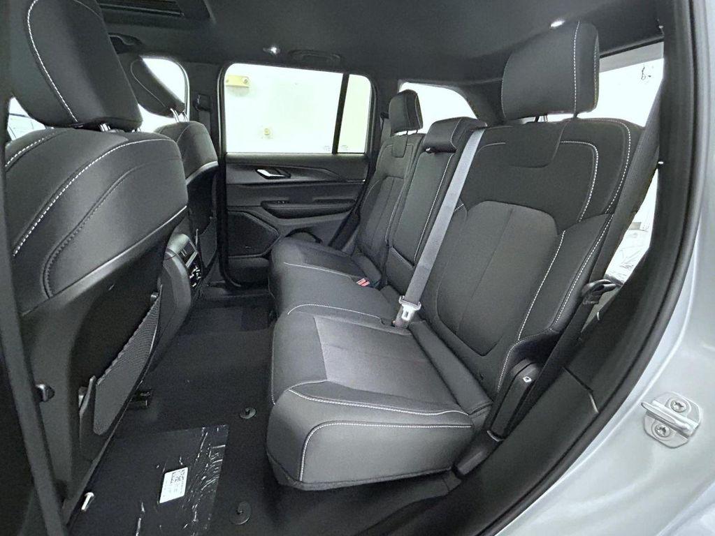 new 2025 Jeep Grand Cherokee car, priced at $40,312