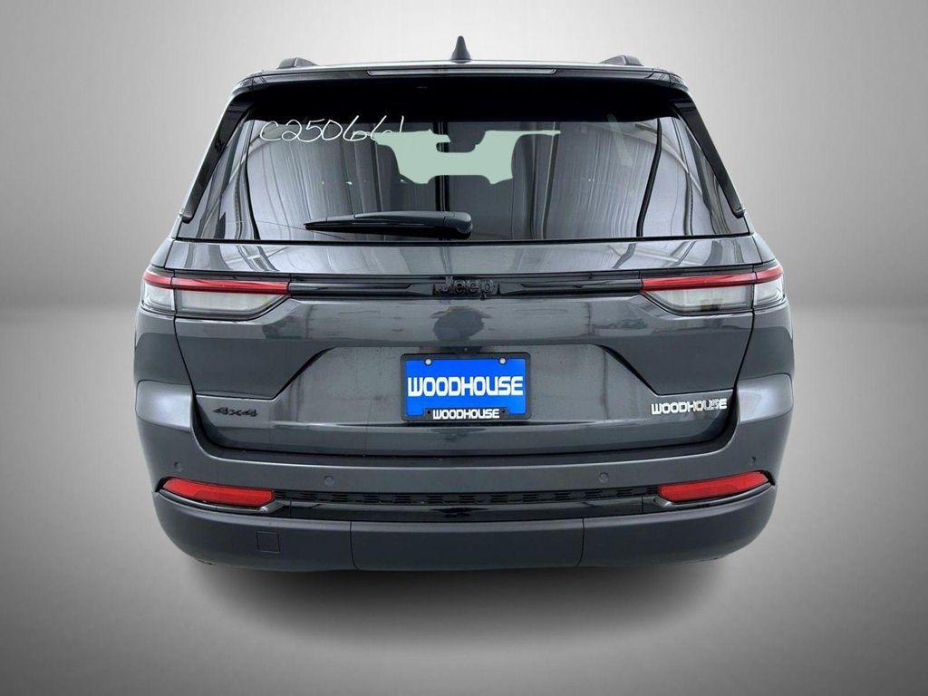 new 2025 Jeep Grand Cherokee car, priced at $42,699