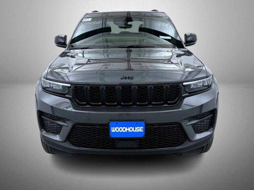 new 2025 Jeep Grand Cherokee car, priced at $42,699