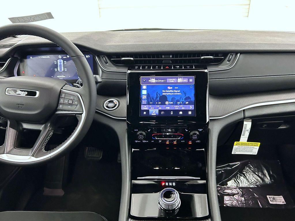 new 2025 Jeep Grand Cherokee car, priced at $42,699