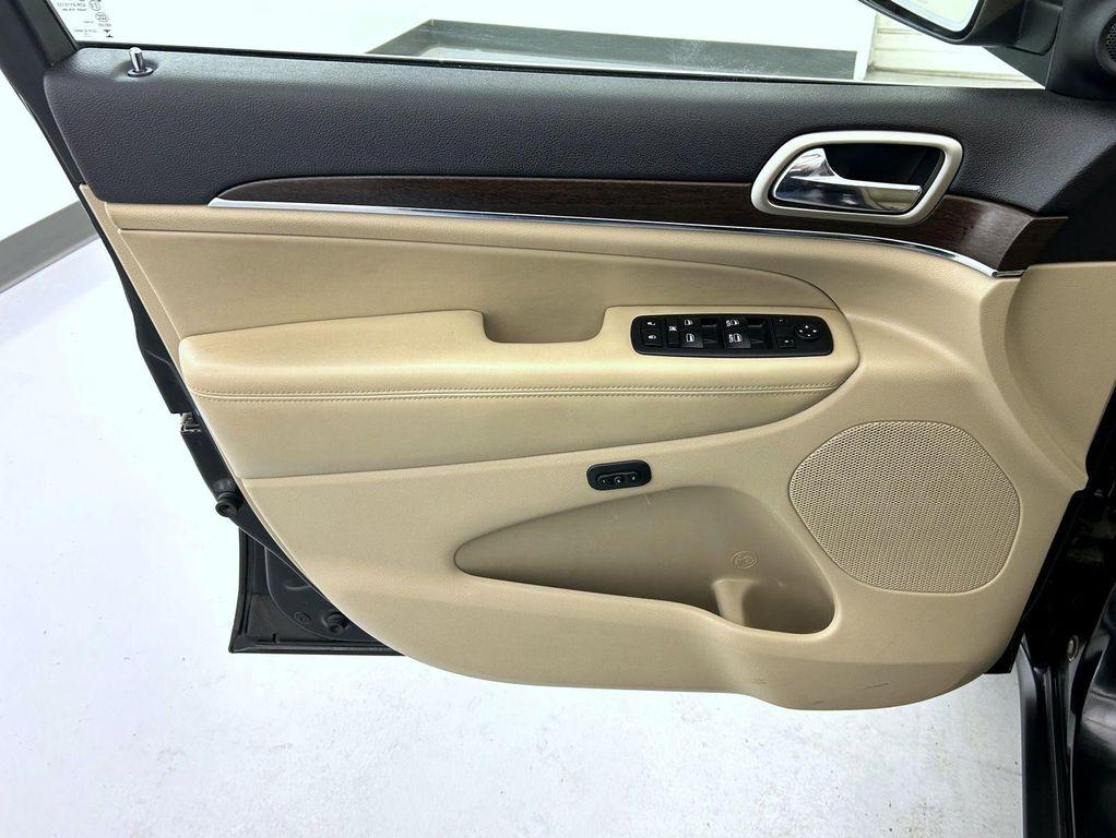 used 2017 Jeep Grand Cherokee car, priced at $15,294