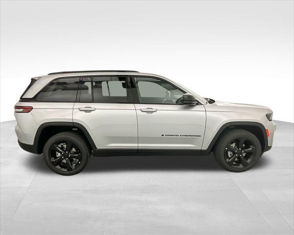 new 2025 Jeep Grand Cherokee car, priced at $42,270