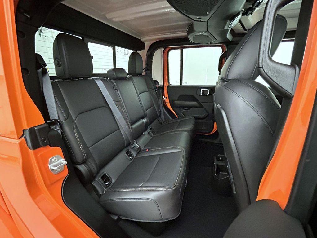 new 2025 Jeep Gladiator car, priced at $40,782