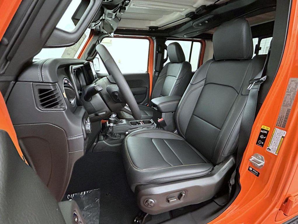 new 2025 Jeep Gladiator car, priced at $40,782